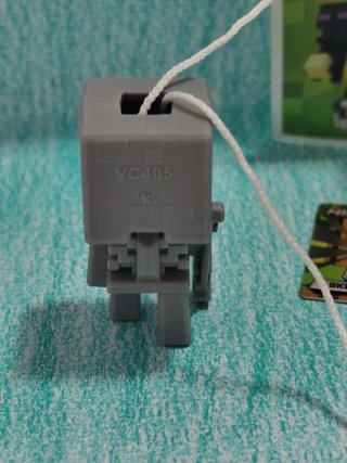 Kinder Joy Minecraft Skeleton VC405