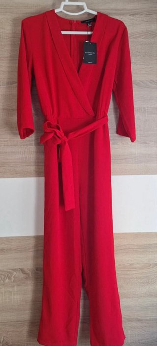 Mono rojo elegante Corte Fiel
