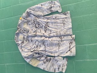 Ropa militar camuflaje árido