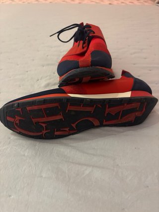 Zapatillas Carolina Herrera rojas y azules