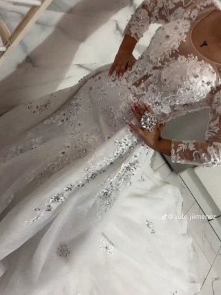 Vestido de novia gitana dorado y rojo