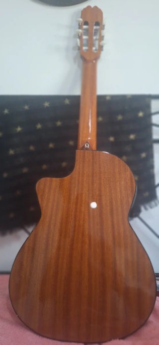 Guitarra Admira Málaga Cutaway