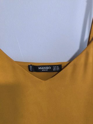 Top mostaza Mango con volantes