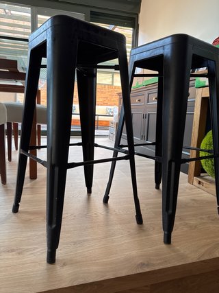 Banquetas altas negras para barra