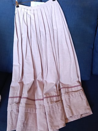 Traje campesina con enagua y botas