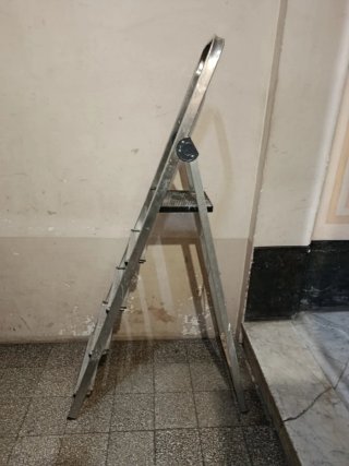Escalera aluminio 5 peldaños