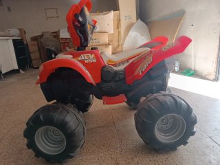 Quad infantil + casco + cargador batería rota⚠️