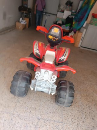 Quad infantil + casco + cargador batería rota⚠️