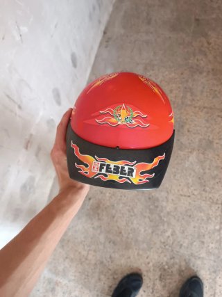 Quad infantil + casco + cargador batería rota⚠️
