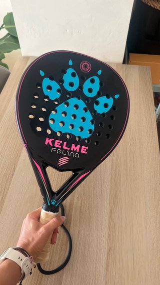 Pala de pádel Kelme Felina Negra, poco uso