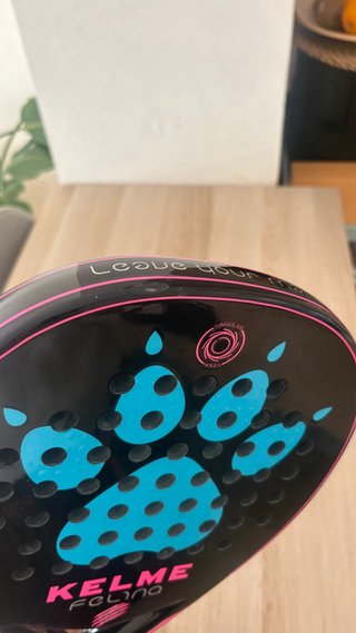 Pala de pádel Kelme Felina Negra, poco uso