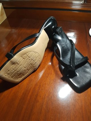 Sandalias Negras Cuadradas
