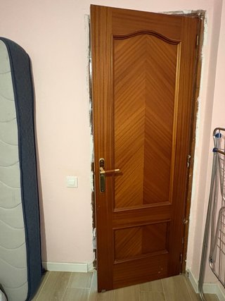 Puerta de madera interior