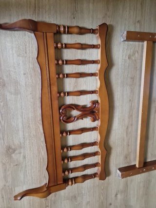 Cabecero y piecero de cama de madera con largueros