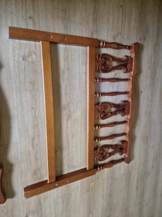 Cabecero y piecero de cama de madera con largueros