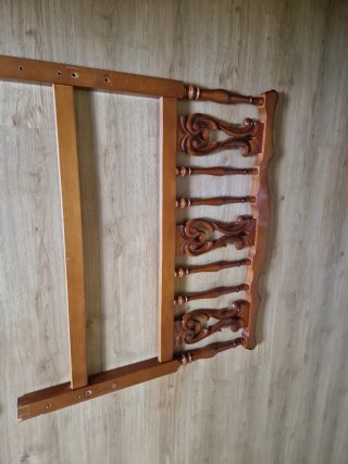 Cabecero y piecero de cama de madera con largueros