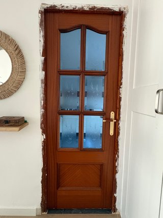 Puerta madera con cristal