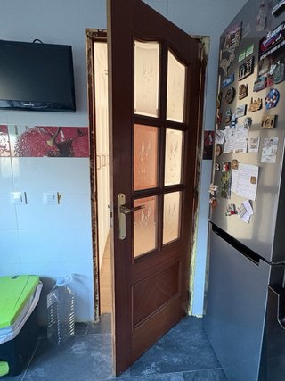 Puerta madera con cristal
