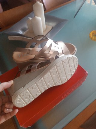 Sandalias Fluchos Cuña Doradas Talla 41 A estrenar