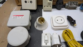 Lote material eléctrico y fontanería
