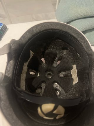 Casco infantil rosa con estrellas
