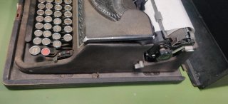 Máquina de escribir Olivetti studio 46