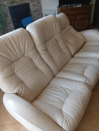 Sofá de piel beige casi sin usar Me costó 3000 eur