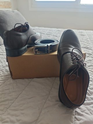 Zapatos de vestir marrones hombre.y cinturón a jue