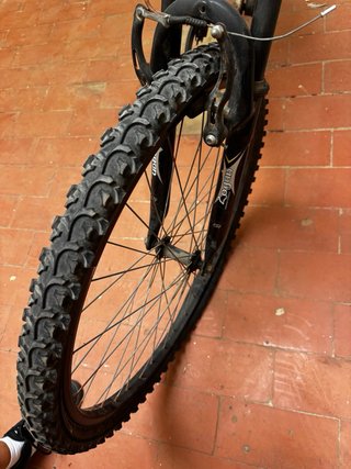 Bicicleta de montaña blanca KX