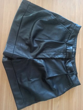 Pantalón Cuero Negro Zara Talla L