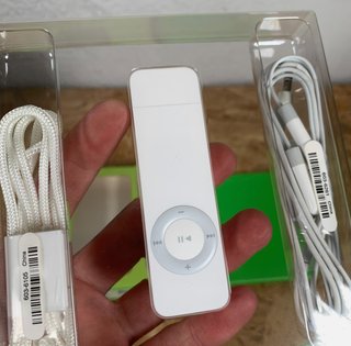 Apple iPod Shuffle 1a Gen 1GB M9725TN/A