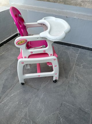 Trona para bebé con ruedas
