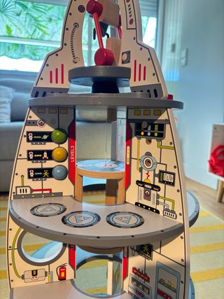 Estación espacial Hape de madera