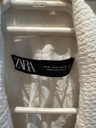 Chaqueta Zara Blanca con Bordes Negros