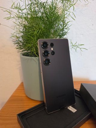 Samsung S25 Ultra con caja