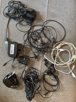 Lote cargadores y cables varios