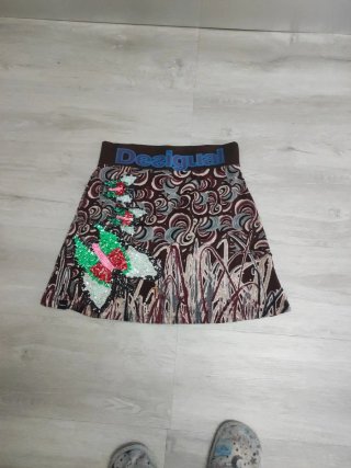 Falda Desigual con estampado y mariposa