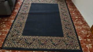 Alfombra beige y negra  medidas 2.20. x. 1.60