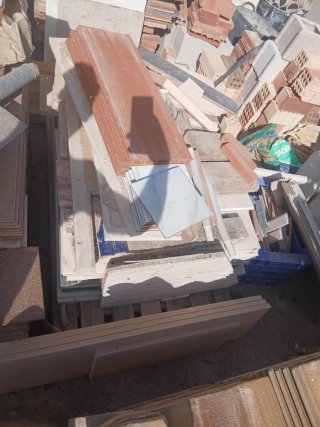 Azulejos y losas de construcción antiguos