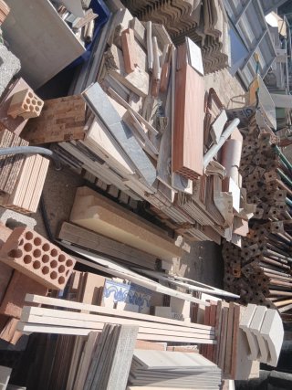 Azulejos y losas de construcción antiguos