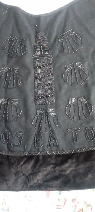 Traje Regional Gallega Negro y Rojo