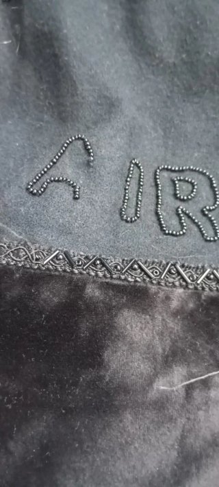 Traje Regional Gallega Negro y Rojo