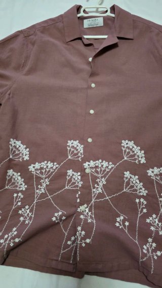 Camisa rosa flores bordadas Talla L