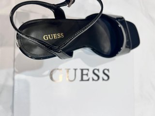 Sandalias Guess Charol Negro