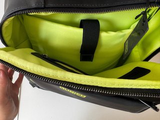 Mochila munich backpack square color black (nueva)