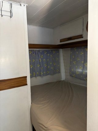 Caravana con avancé, cocina y carpa exterior