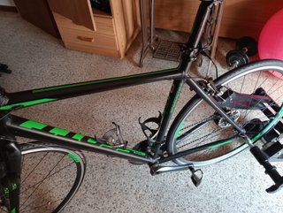 Bicicleta carretera + rodillo y accesorios