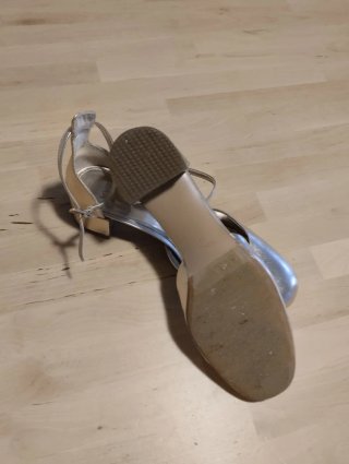 Zapatos Mango dorados tacón ancho , un solo uso