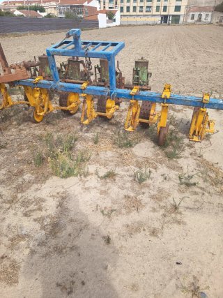 Vertedera cultivador o preparador y descortezador