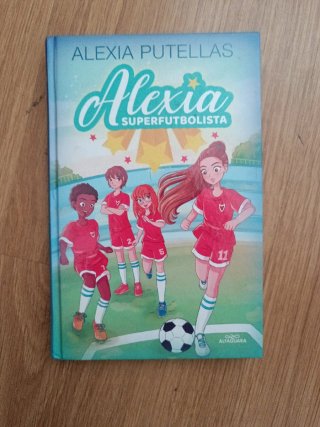 Alexia y las promesas del fútbol / Alexia and t...